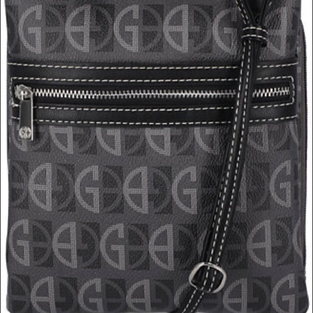 NWOT Giani Bernini Signature Zip Crossbody gray